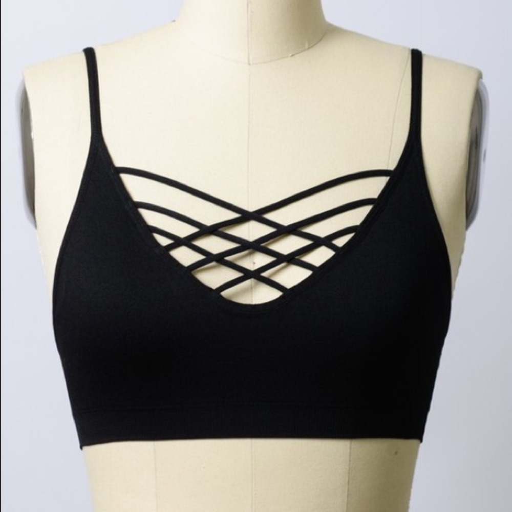 ❗️CLOSING SALE❗️ Black Interwoven Strappy Bralette - Picture 4 of 5